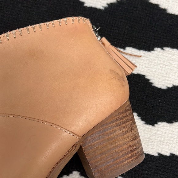 TOMS Leila Leather Bootie in Tan Size 7.5 - Picture 13 of 14